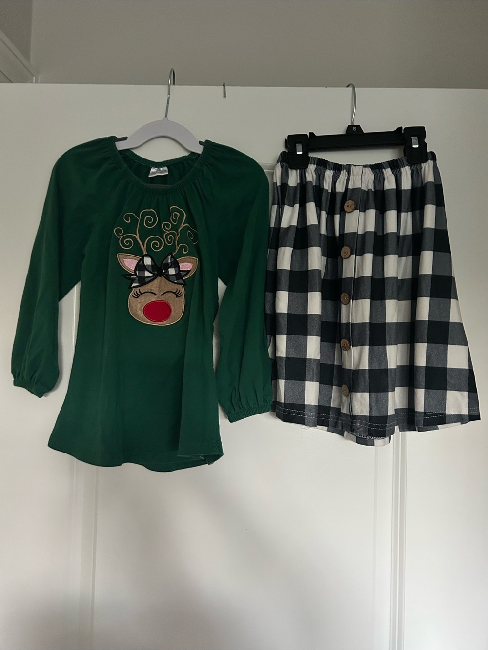 Girls Green Reindeer Appliqué Pajama Top with Black & White Buffalo Plaid Skirt
